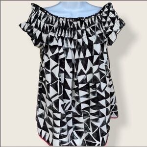 Jack By BB Dakota black & White Off shoulder
Size Small